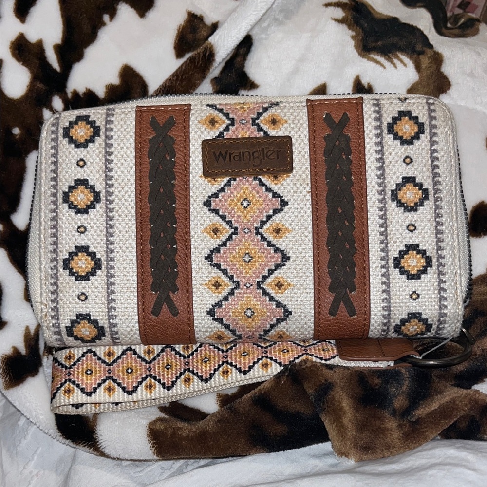 Wrangler Women's Tan and Cream Geometric Clutch